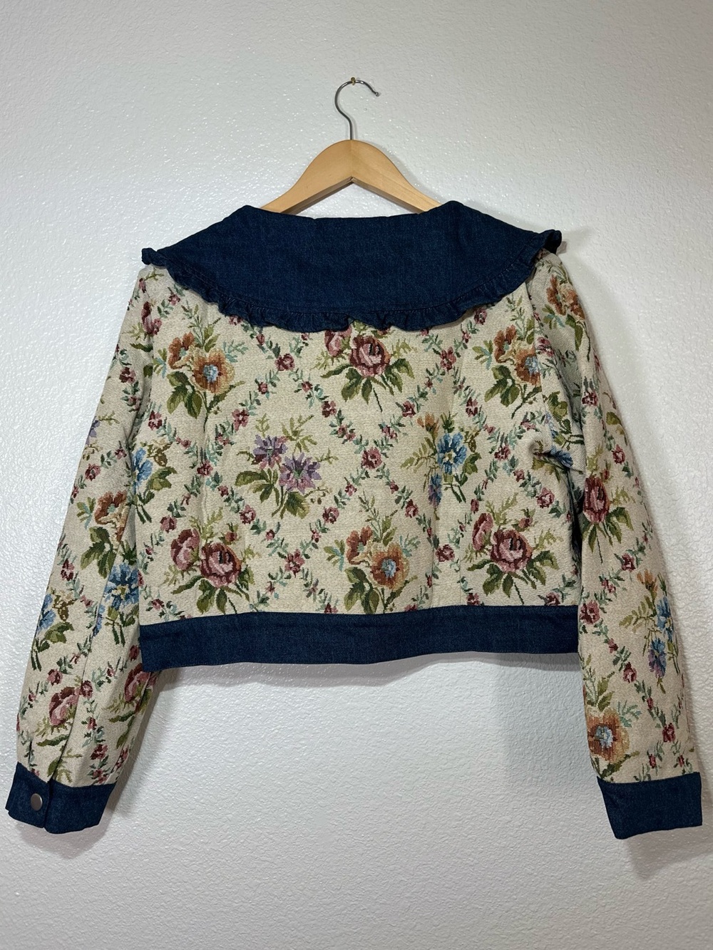 JACQUIE THE LABEL Cream Floral Tapestry Cropped Jacket with Blue Denim Trim M - Picture 6 of 11